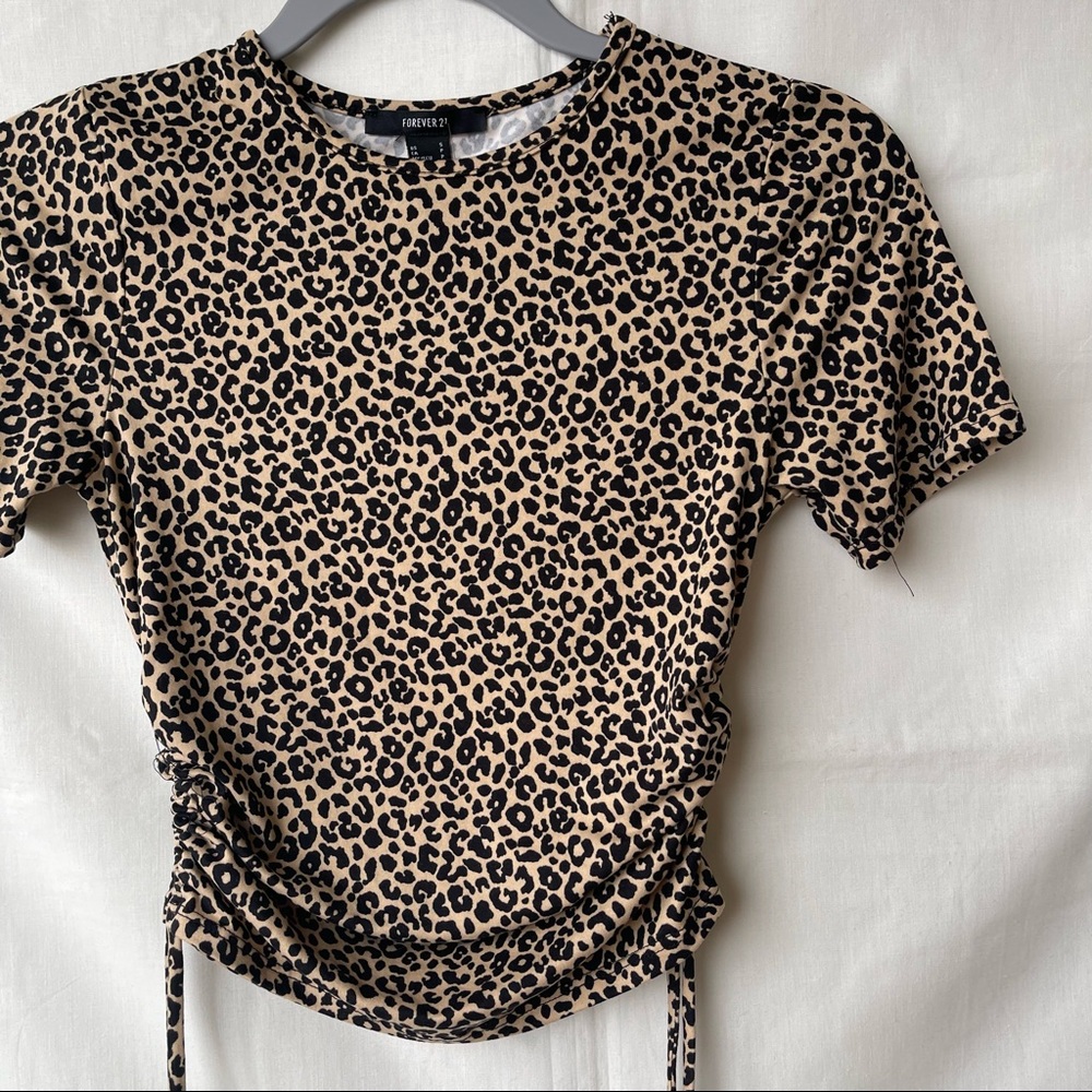 Leopard Print Ruched Crop Top - Picture 4 of 9